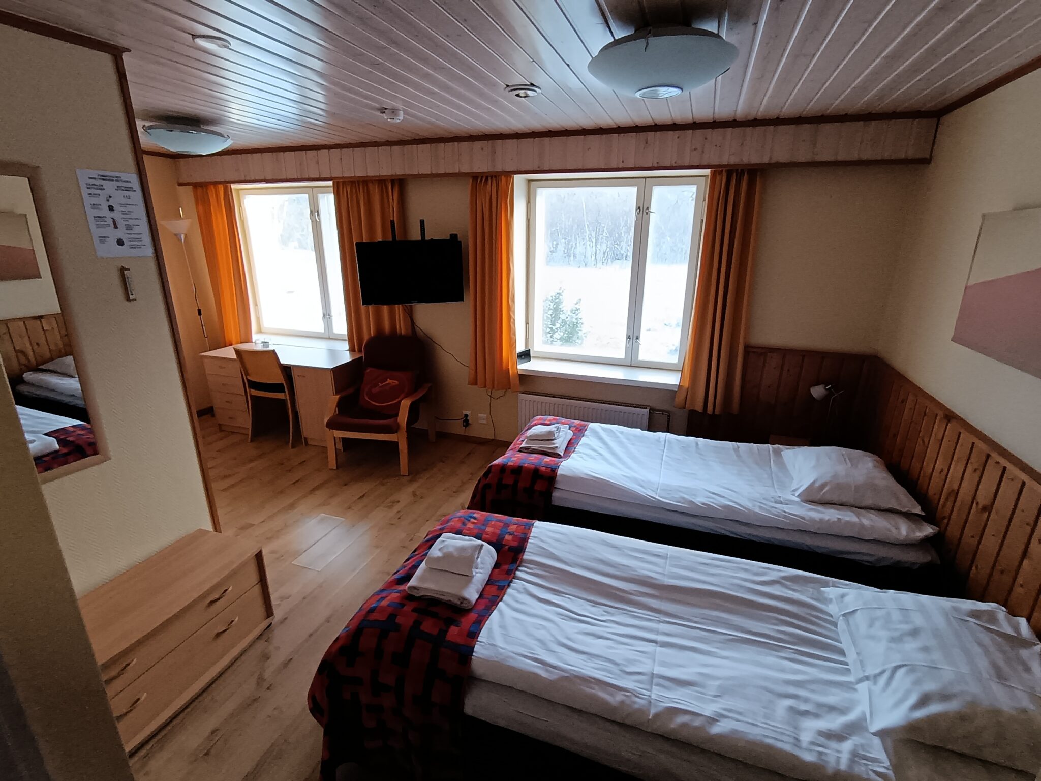 utsjoki hotel bedroom